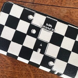 New Coach wallet 💳
